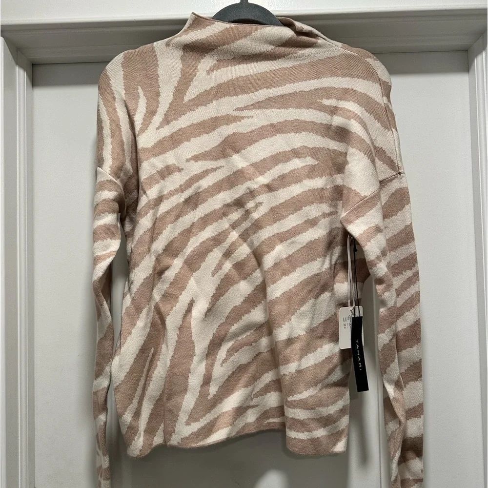 *NWT* Tahari Mock Neck Sweater